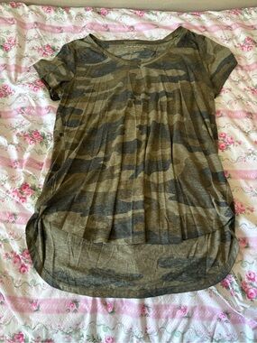 Lucky Brand Lightweight Camo Print V-Neck Tee - Olive/Black
